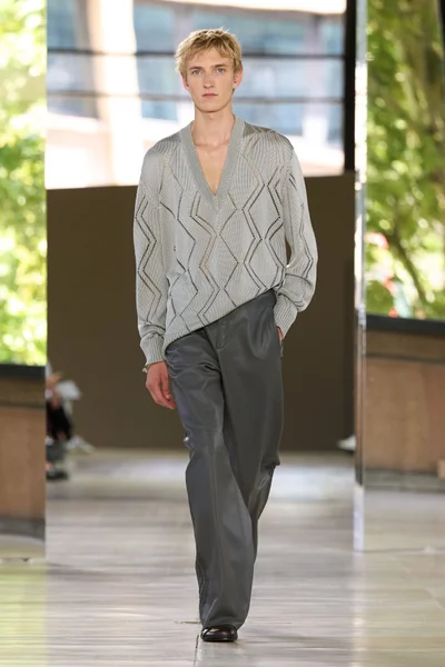 Look 48